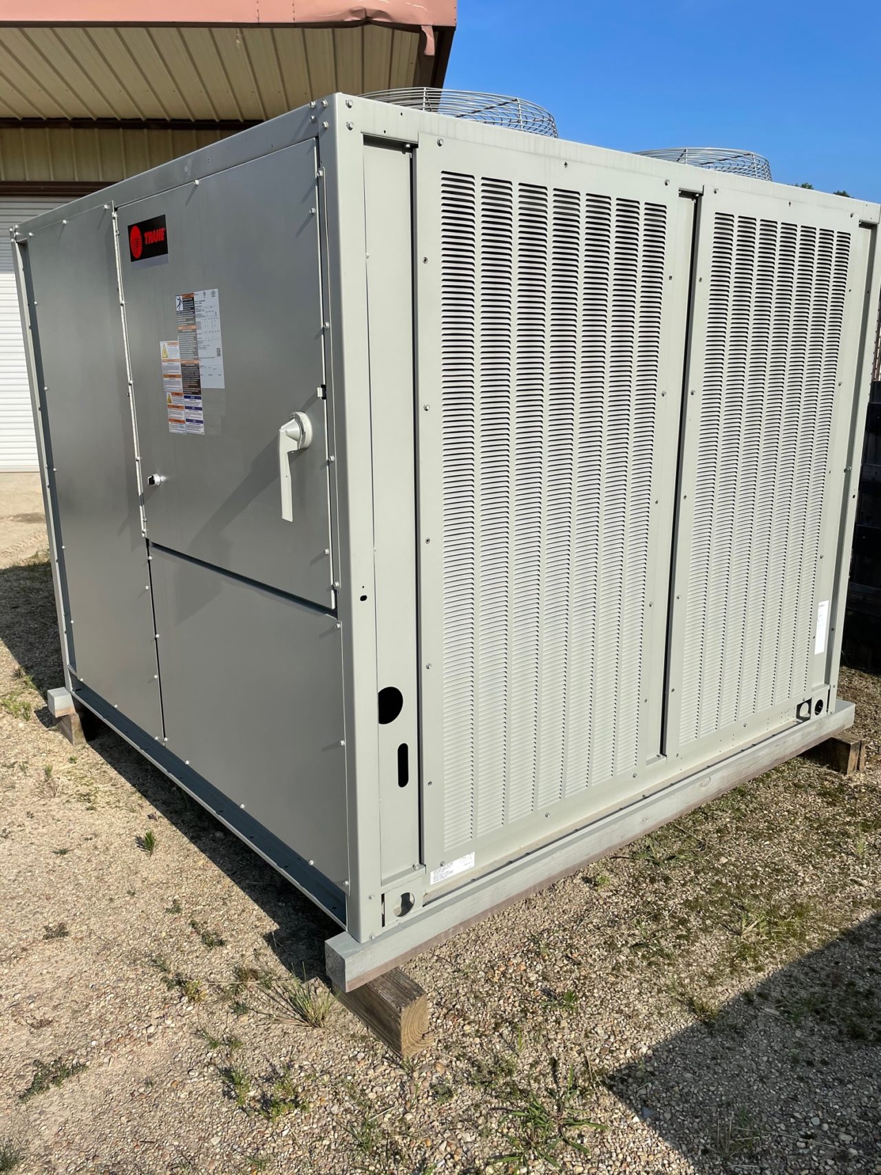 Trane Air Cooled Chiller Model SREACO40 . Excellent Condition